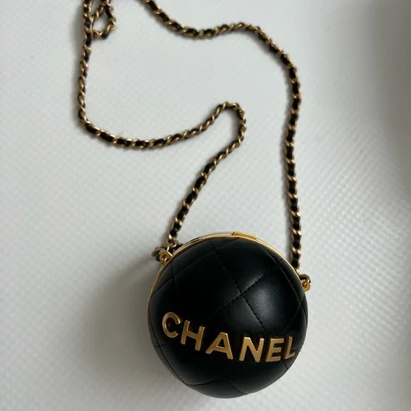 CHANEL COLLECTIBLE BAG LIMITED EDITION 2022 - Picture 4 of 9